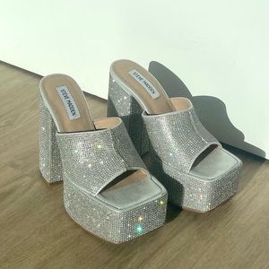 STEVE MADDEN SPARKLY TRIXIE-R RHINESTONES PLATFORM HEELS